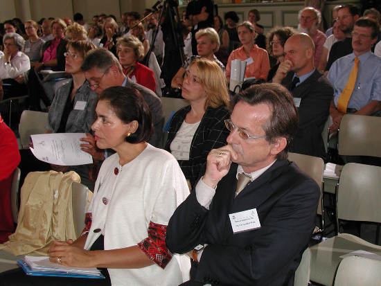 Berliner UNHCR-Symposium 2002 Asyl in Europa  plenum2.jpg