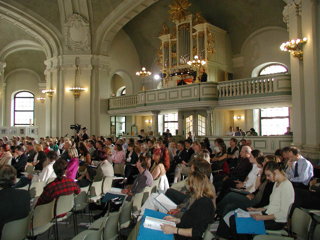 Berliner UNHCR-Symposium 2002 Asyl in Europa  plenum_orgel.jpg