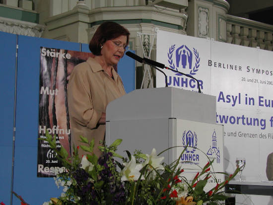 Berliner UNHCR-Symposium 2002 Asyl in Europa  zeul1.jpg