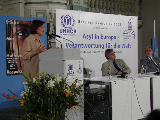 Berliner UNHCR-Symposium 2002 Asyl in Europa  zeul2.jpg