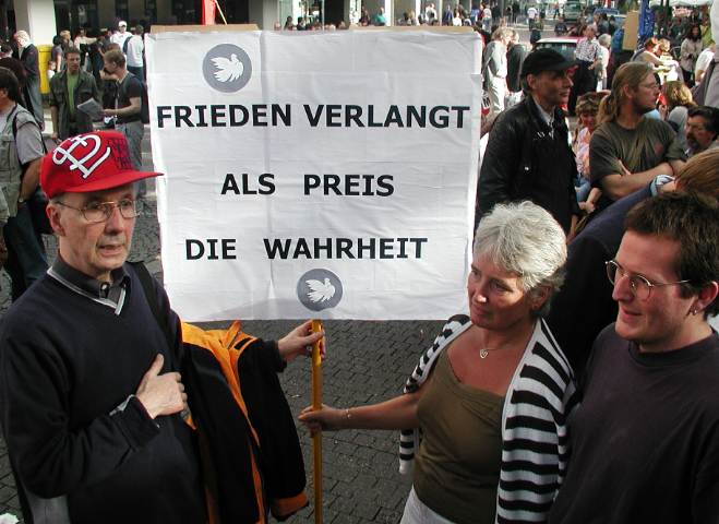 Friedensinitiative Main-Taunus 2001 in Stuttgart  kern11.jpg